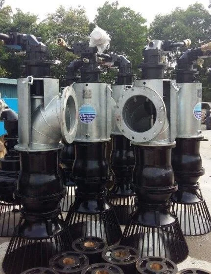 14MC sub-hydraulic, a gaggle of pumps